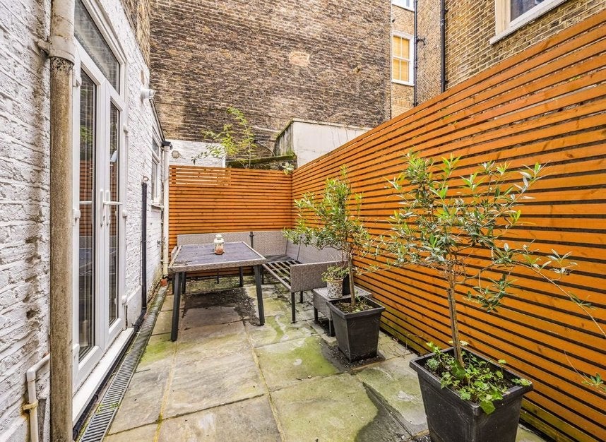 Flat Fairholme Road in Greater London