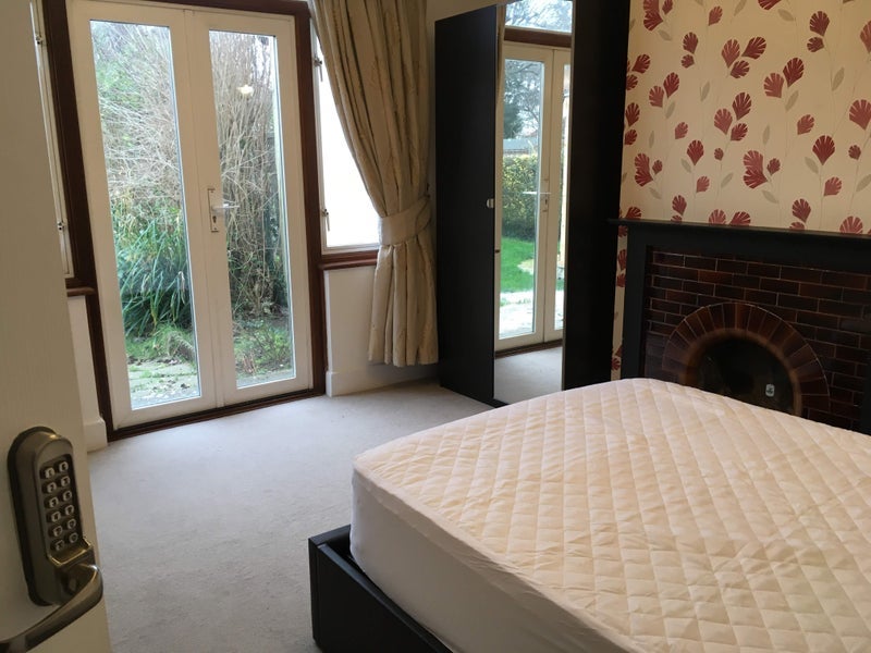 House Kingscroft Road in Mole Valley