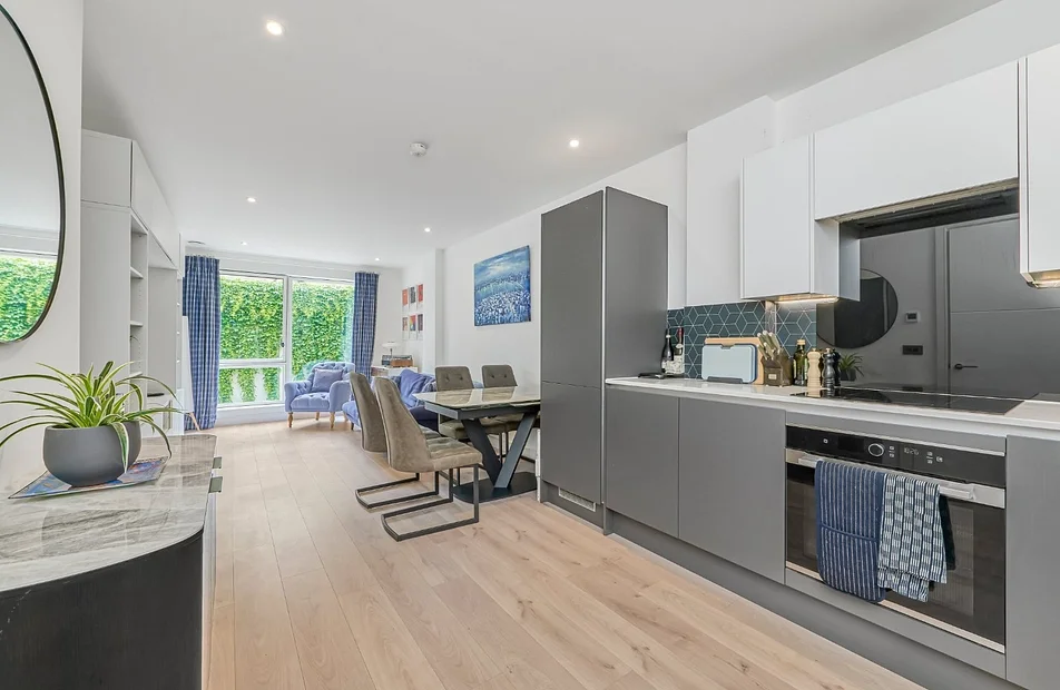 Flat Clapham Road in Greater London