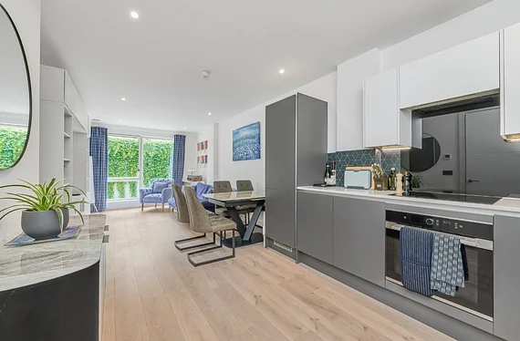 Flat Clapham Road in Greater London