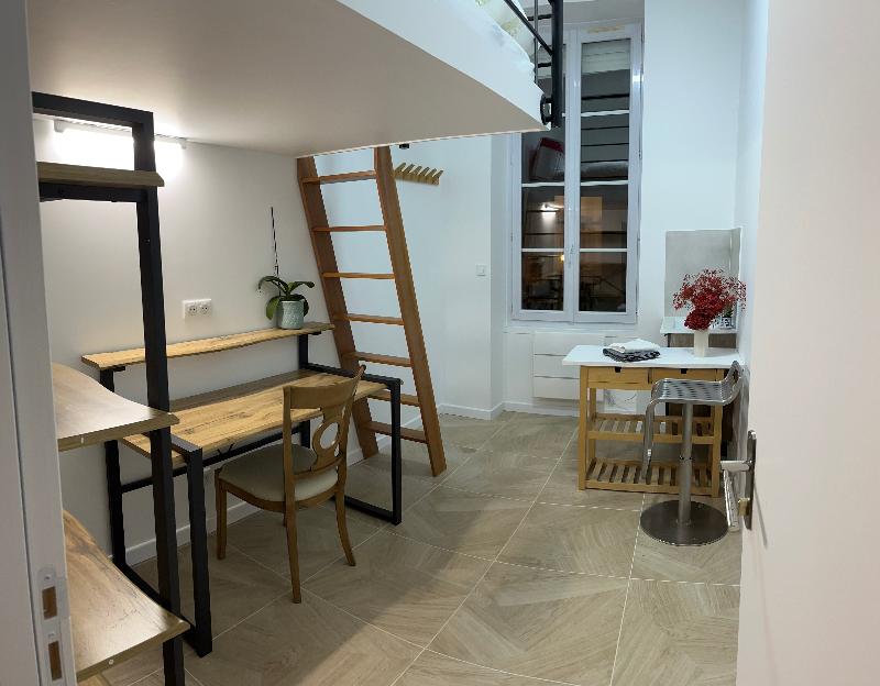 Room Rue des Treilles in Libourne