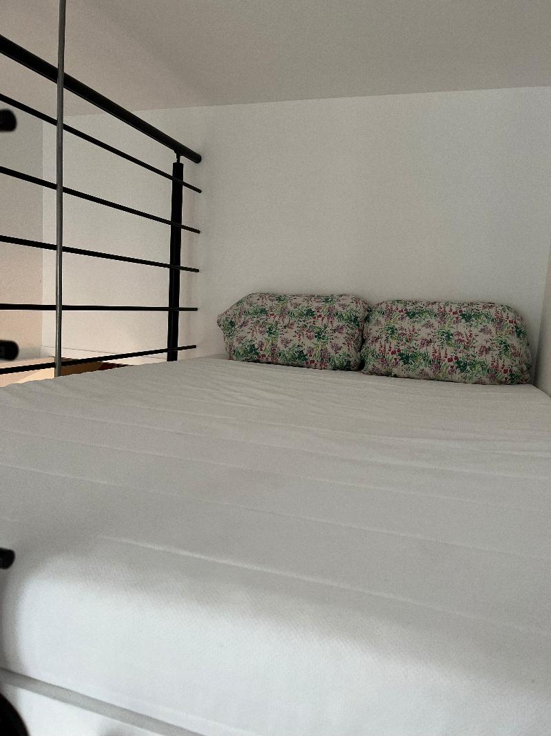 Room Rue des Treilles in Libourne