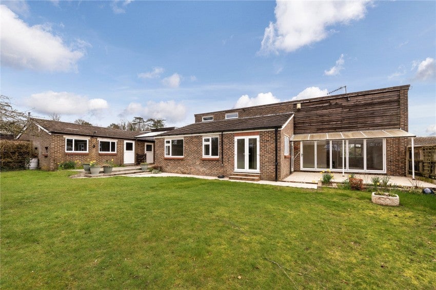 House Lakeside Close in Sevenoaks