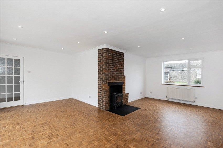 House Lakeside Close in Sevenoaks