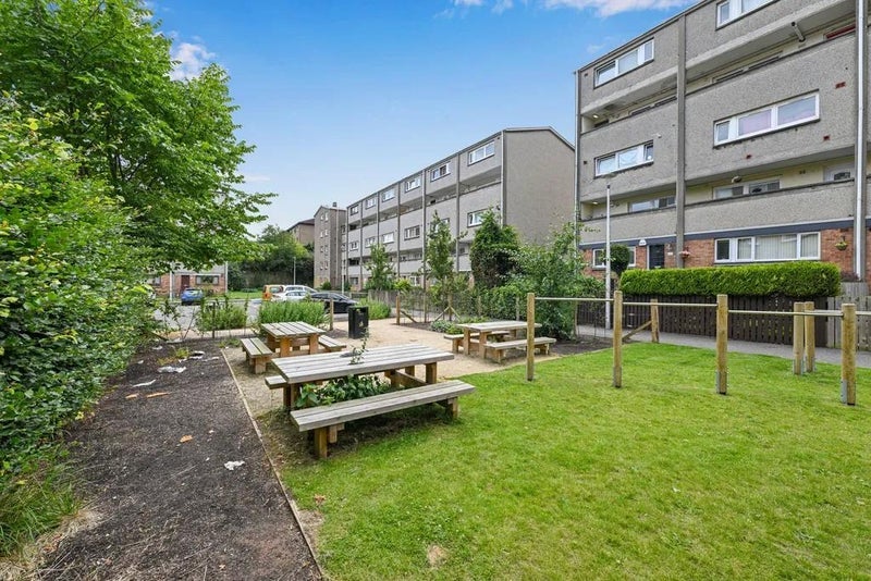 Flat Northfield Grove in City of Edinburgh