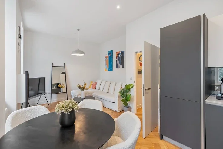 Flat Charlotte Street in Greater London