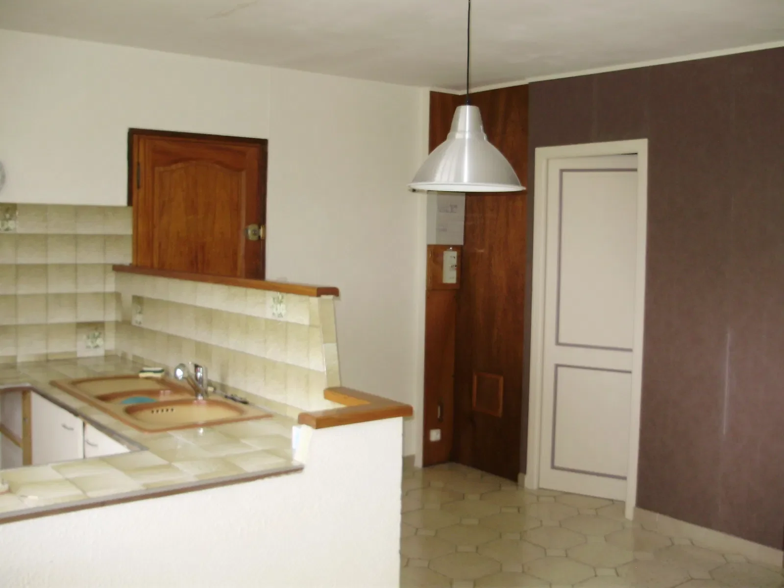 Chambre D 84 à Loyettes