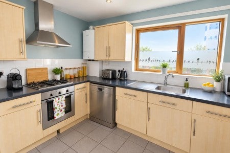 Flat Chadd Green in Greater London