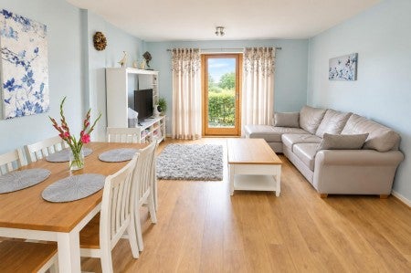 Flat Chadd Green in Greater London