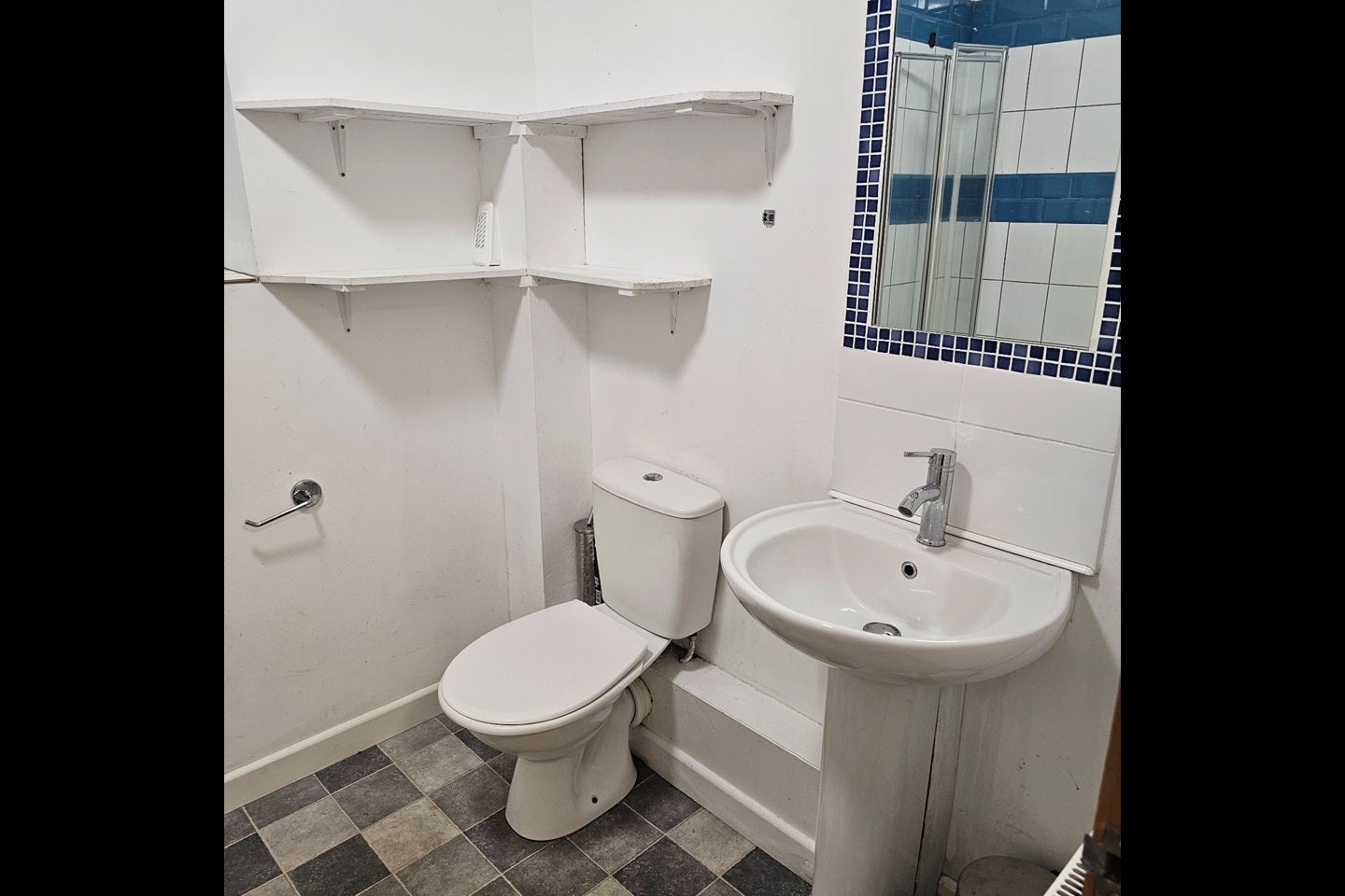 Room Fairlight Road in Eastbourne