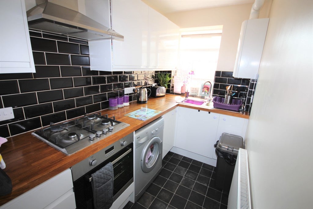 Flat Holdenhurst Road in Bournemouth