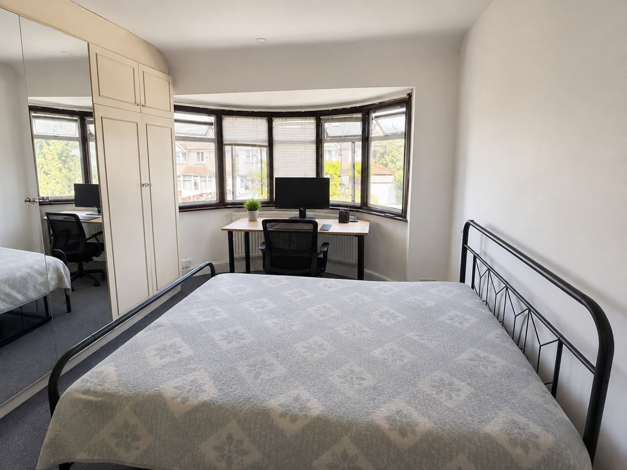 Room Selwyn Road in Greater London