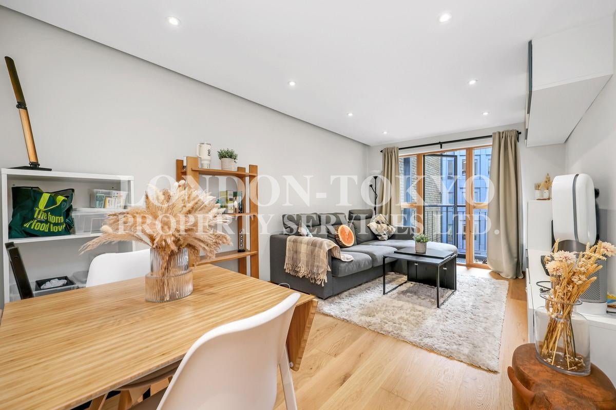 Flat Aldersgate Street in City of London