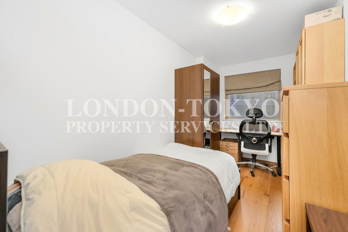 Flat Aldersgate Street in City of London