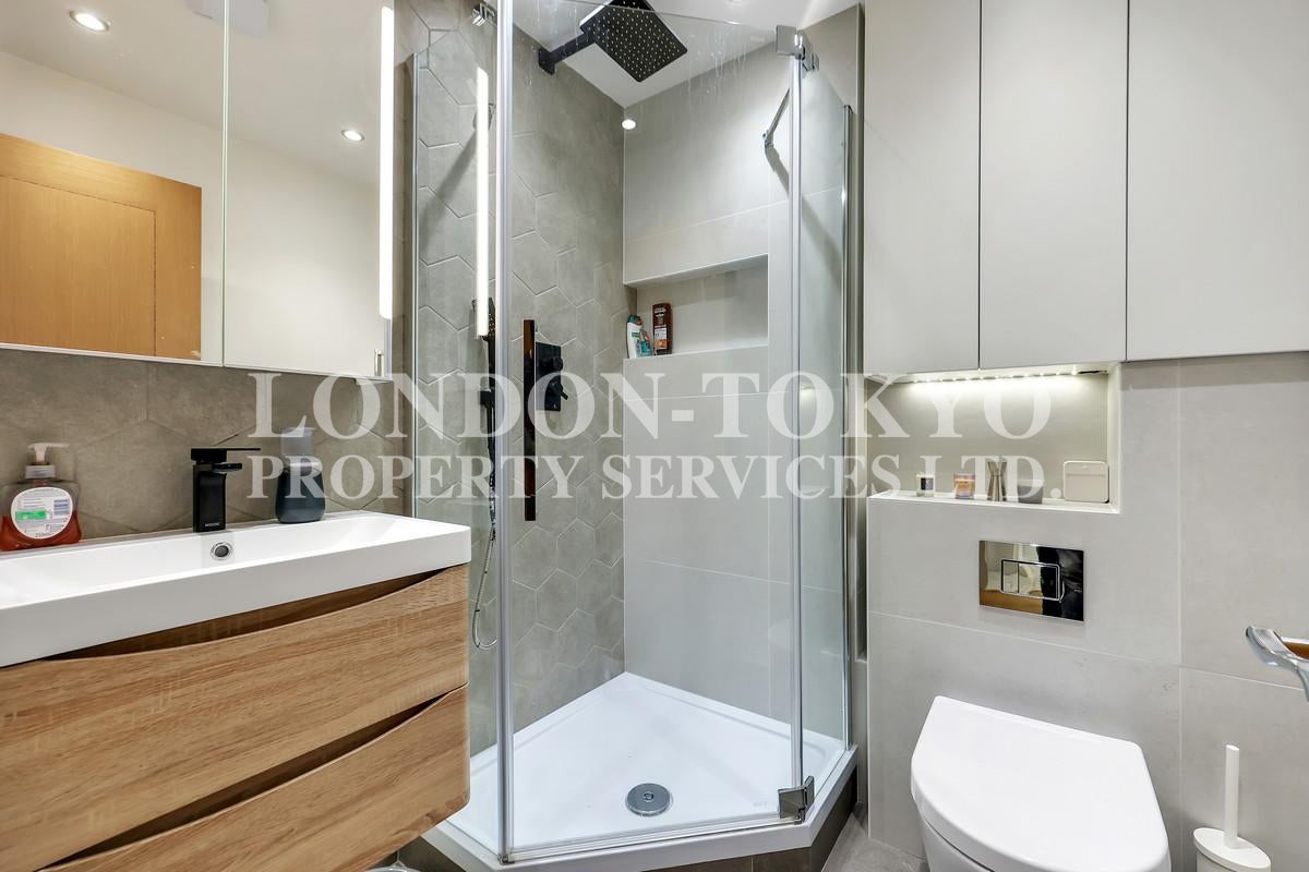Flat Aldersgate Street in City of London
