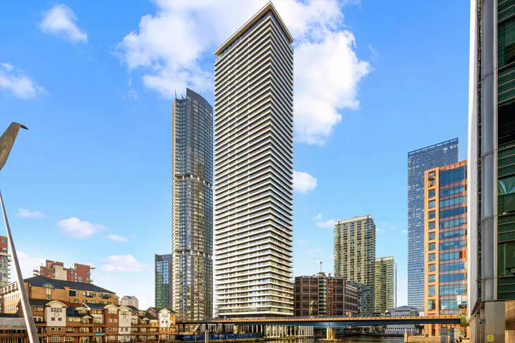 Flat North Colonnade in Greater London