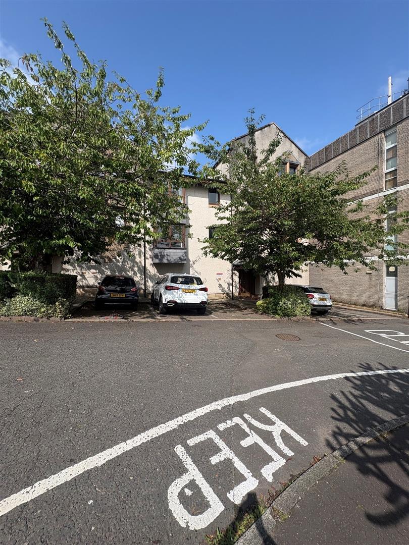 Flat Ashfield Road in Milngavie