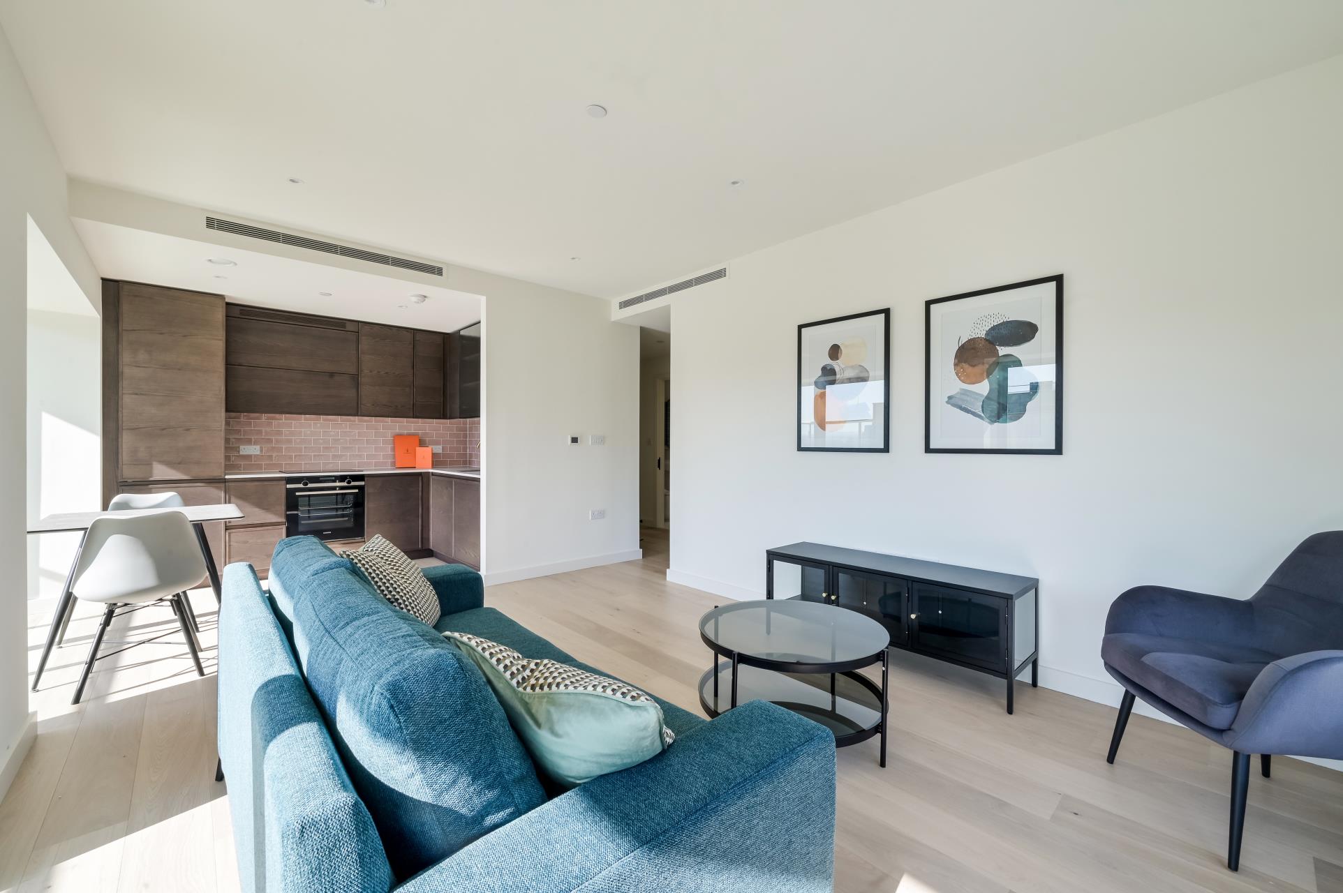 Flat Royal Crest Avenue in Greater London