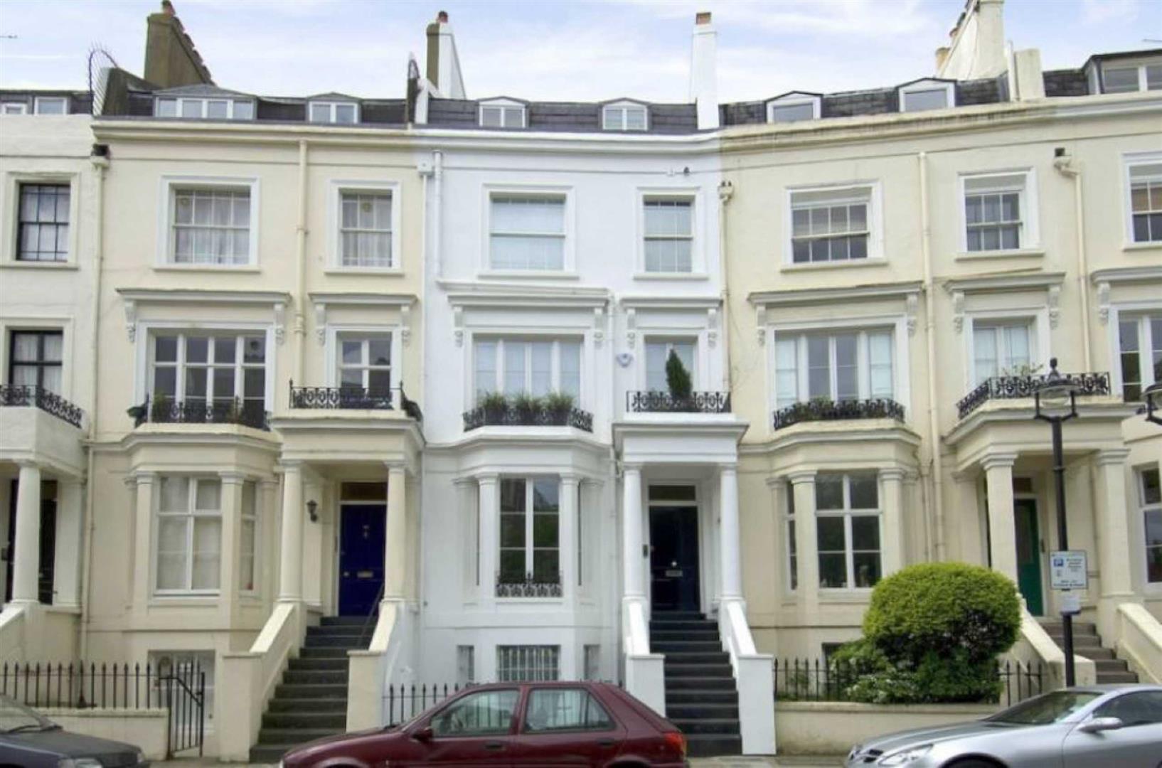 House Alma Square in City of Westminster