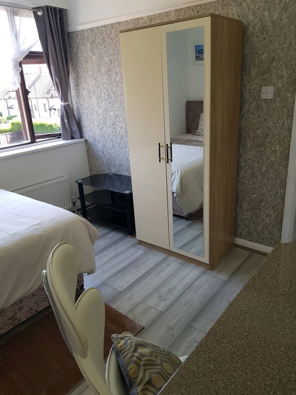 Room Holland Road in Coventry