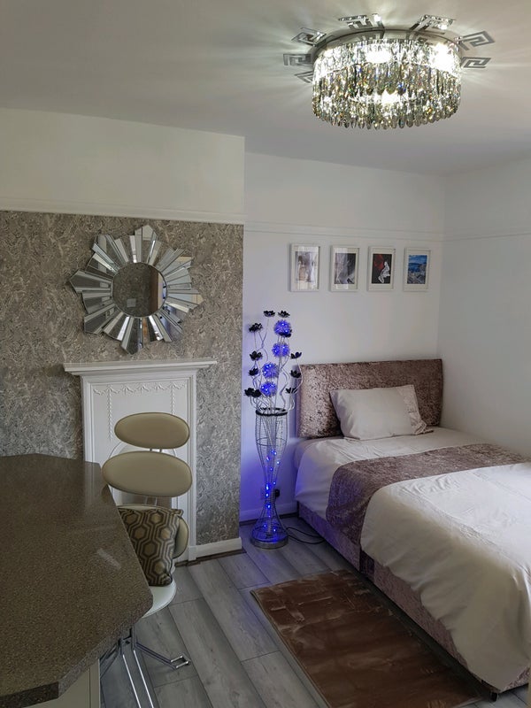 Room Holland Road in Coventry