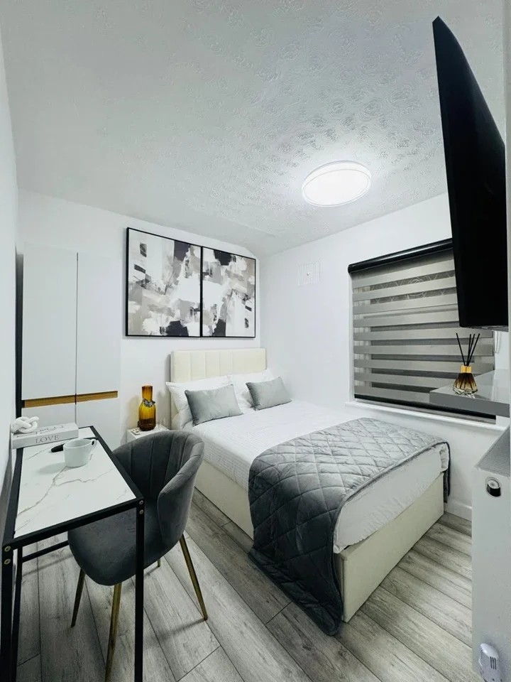 Room Wood Avenue in Purfleet-on-Thames