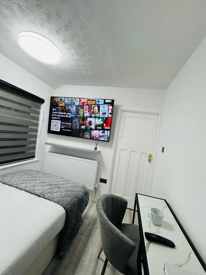 Room Wood Avenue in Purfleet-on-Thames