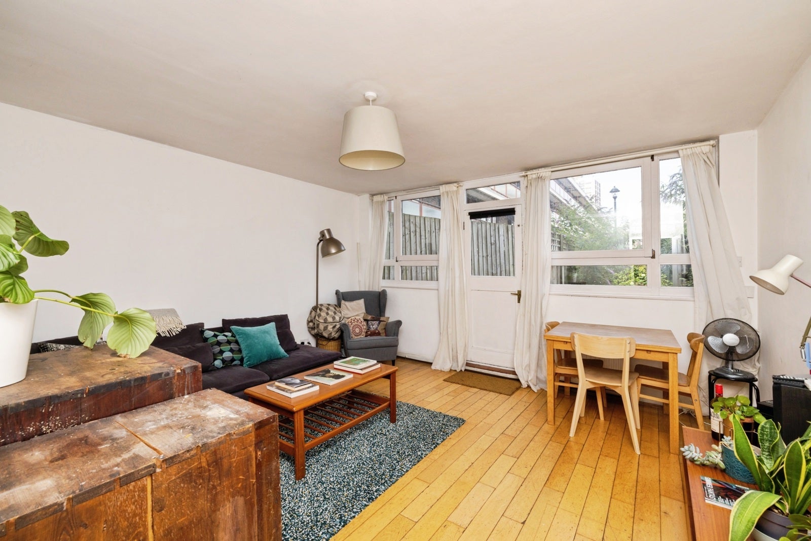 Flat Crondall Street in Greater London