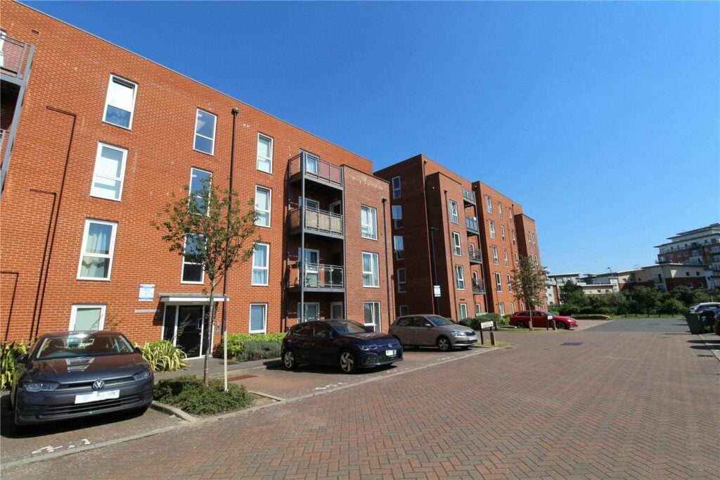 Flat Robertson Way in Basingstoke and Deane
