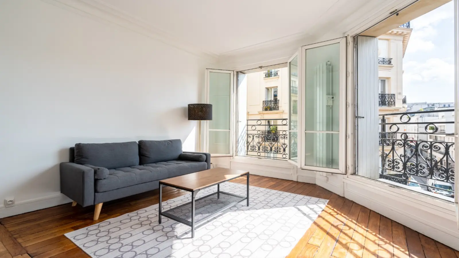 Flat Rue Philippe de Girard in Paris
