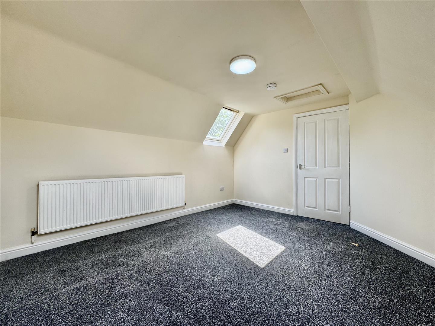 Room Botham Hall Road in Huddersfield