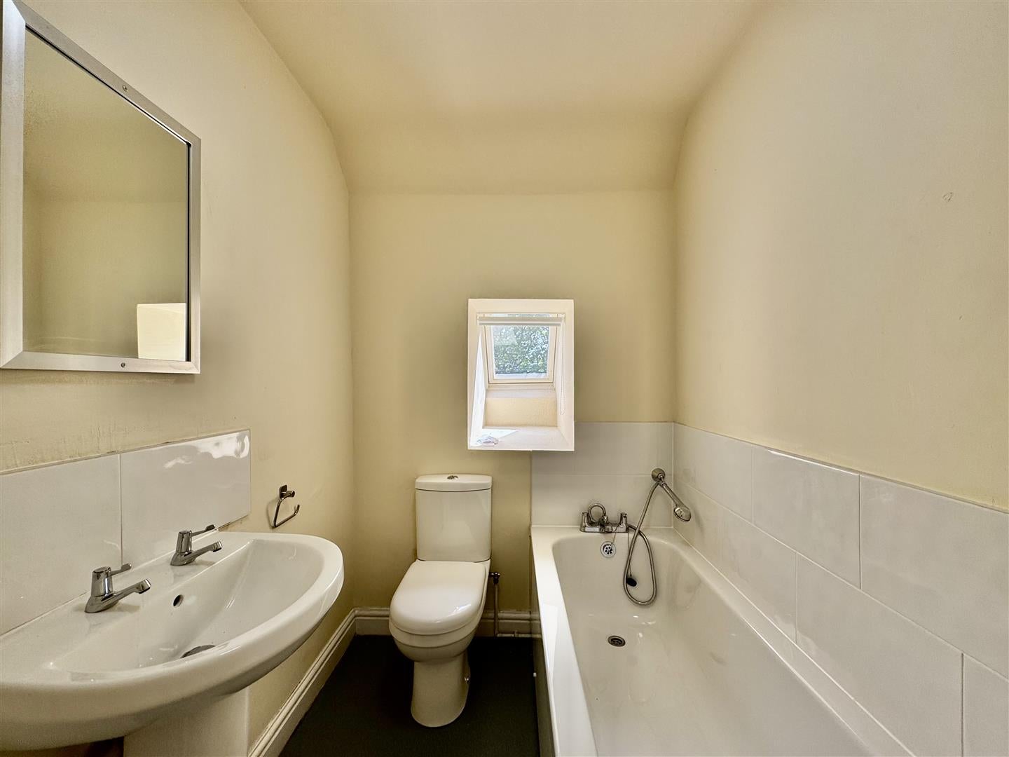 Room Botham Hall Road in Huddersfield