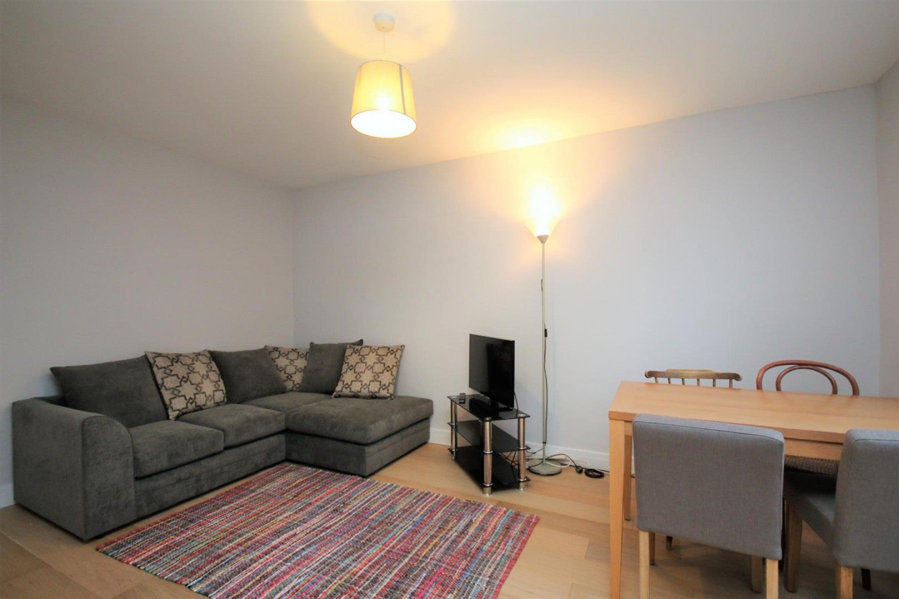 Flat Montpelier Grove in Greater London
