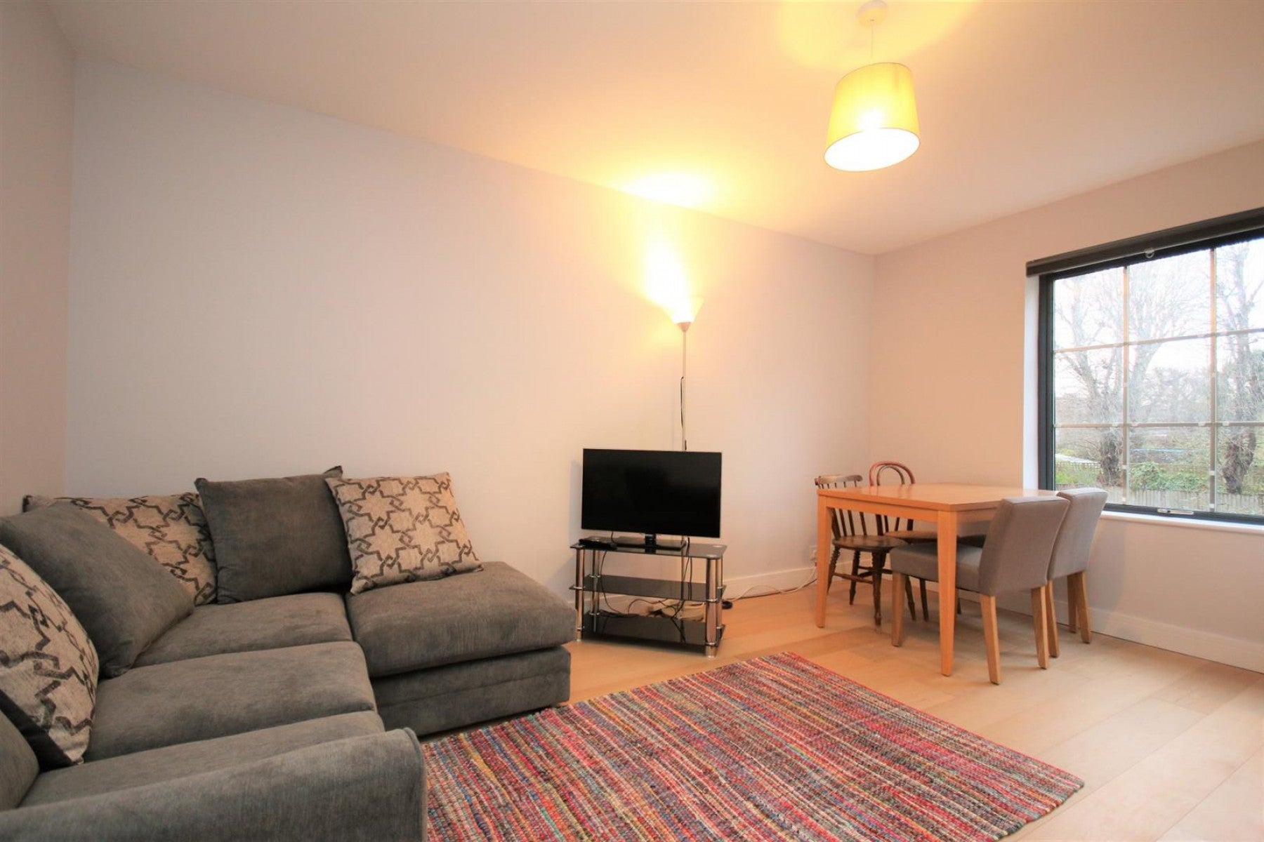 Flat Montpelier Grove in Greater London