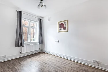 Flat Broadwater Road in Greater London