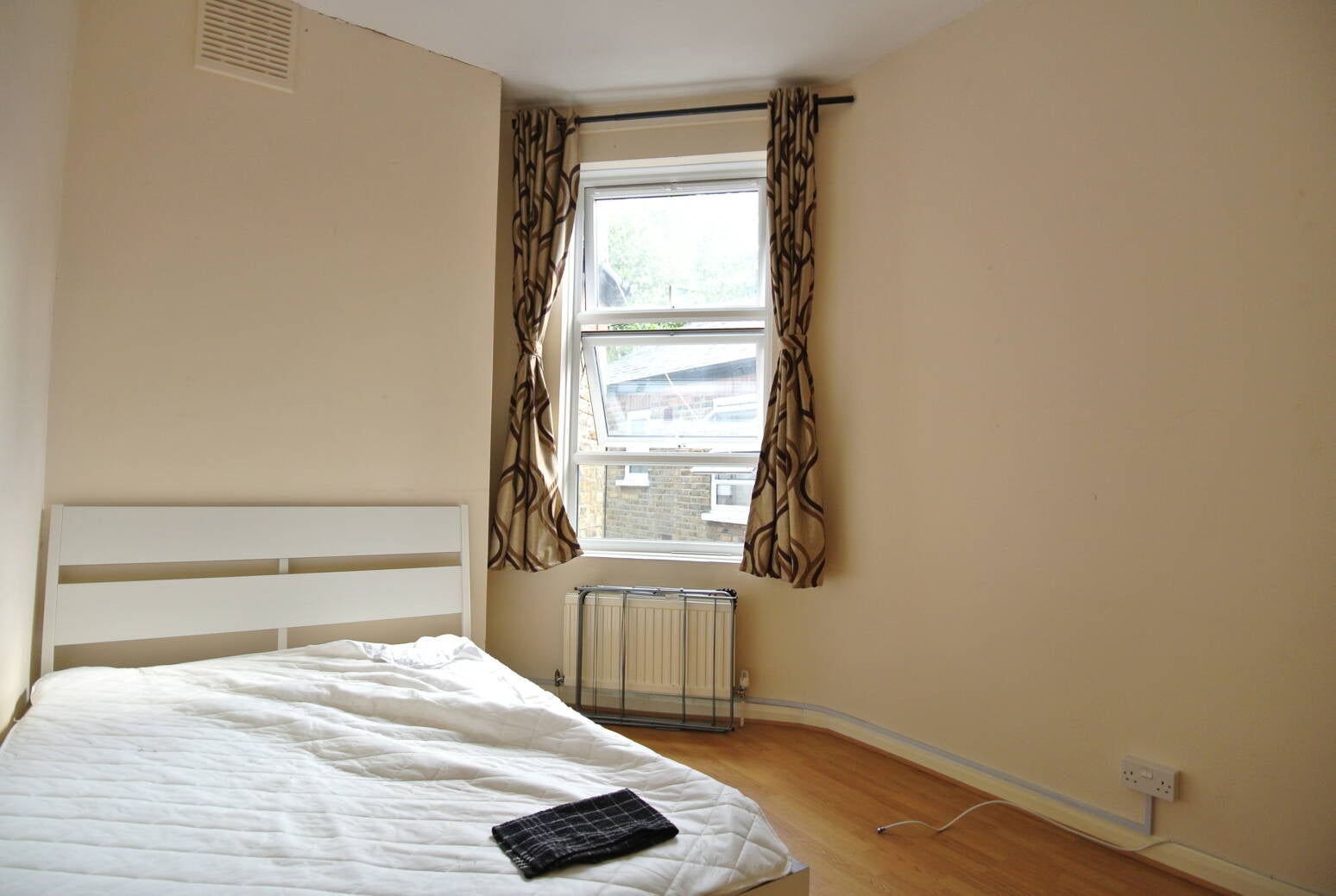 Flat Mount Pleasant Road in Greater London