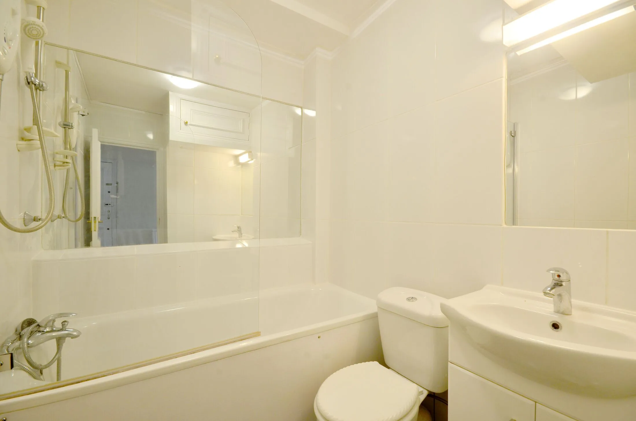 Flat Harley Road in Greater London