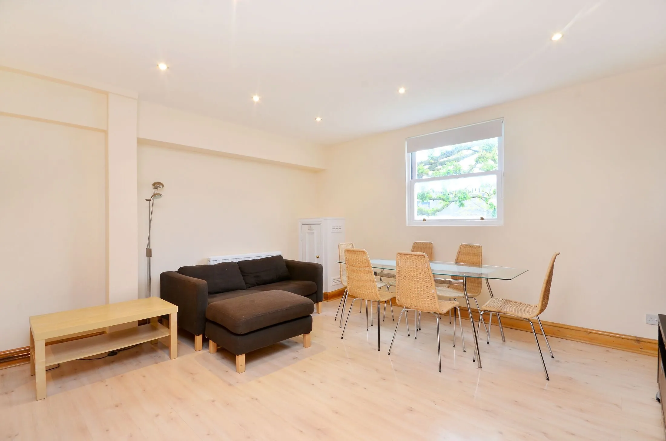 Flat Harley Road in Greater London