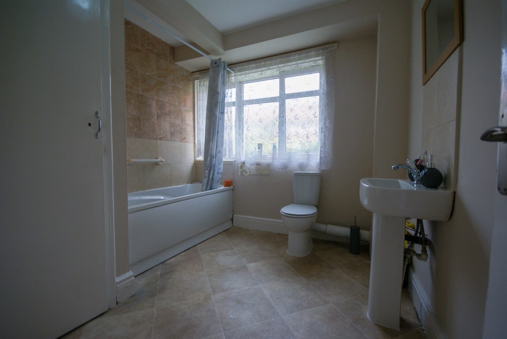 Room Overton Place in Birmingham