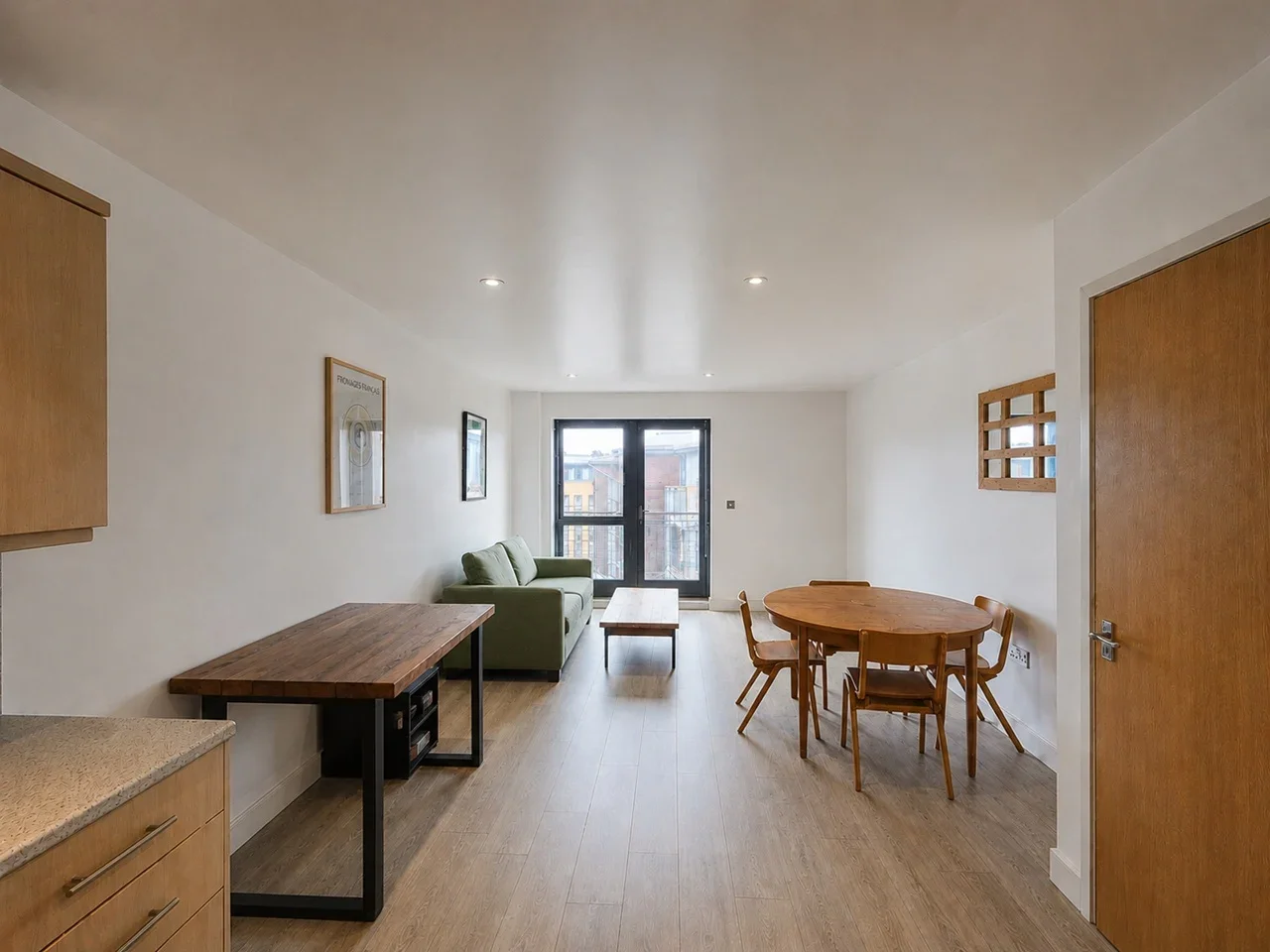 Flat Mount Pleasant Hill in Greater London