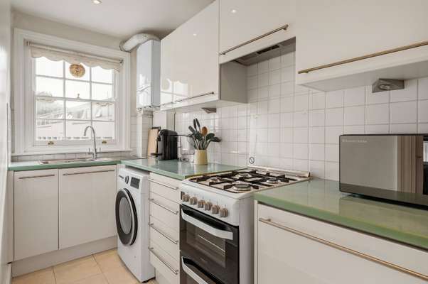 Flat Barnsbury Terrace in Greater London