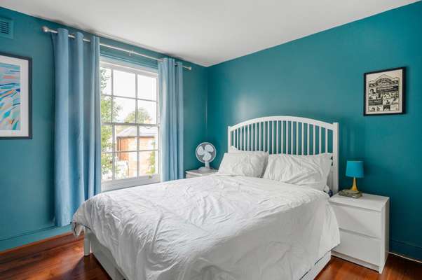 Flat Barnsbury Terrace in Greater London