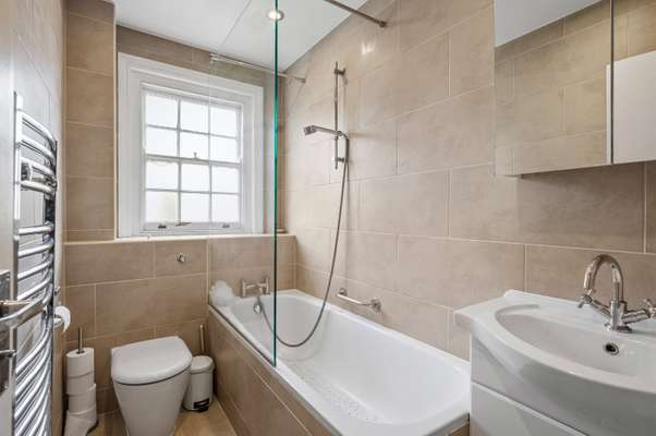 Flat Barnsbury Terrace in Greater London