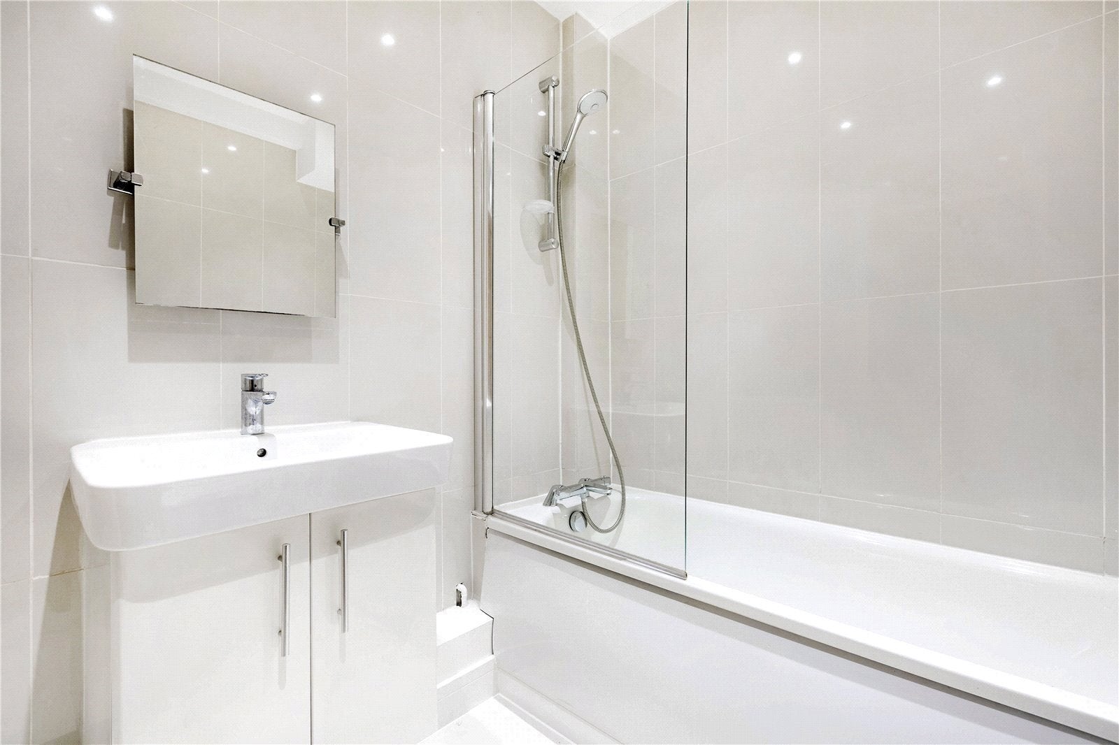 Flat Hatherley Grove in City of Westminster