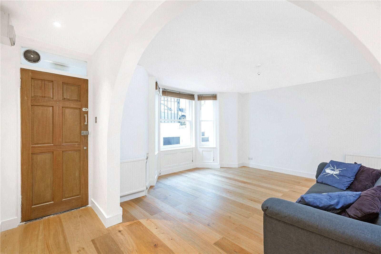 Flat Hatherley Grove in City of Westminster