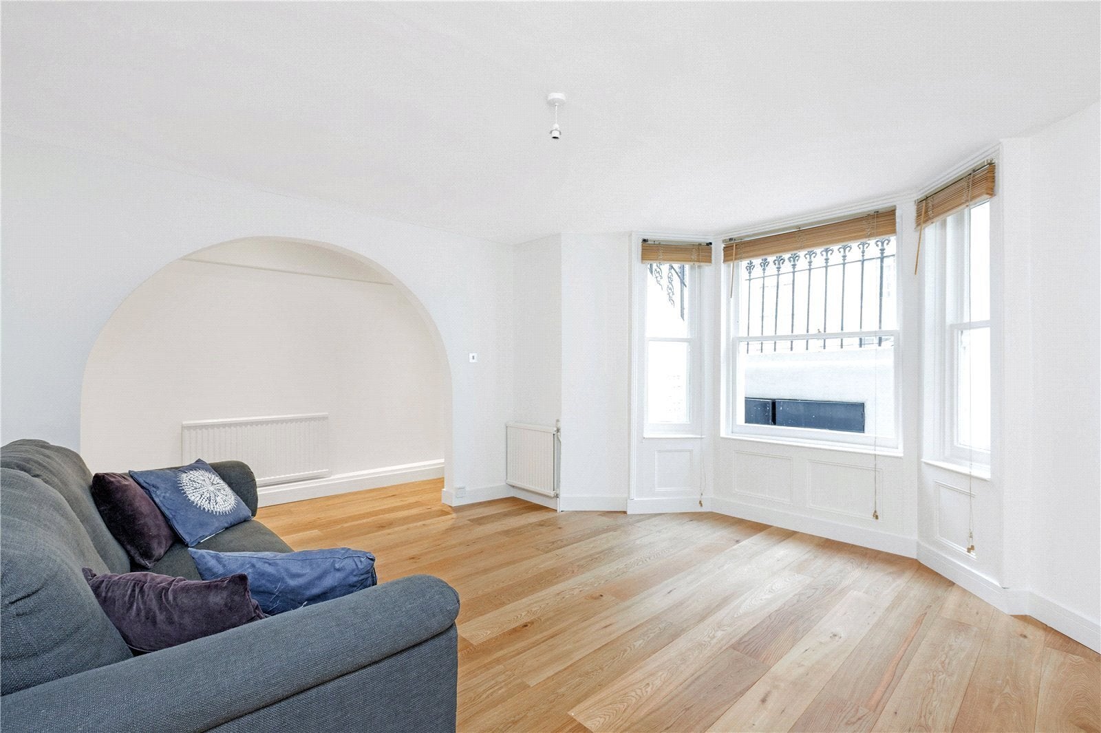 Flat Hatherley Grove in City of Westminster