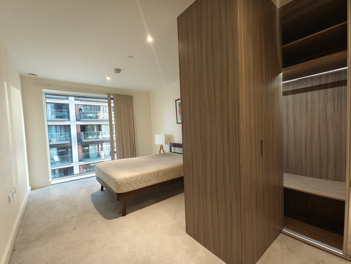 Flat Duke of Wellington Avenue in London