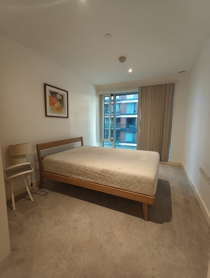Flat Duke of Wellington Avenue in London