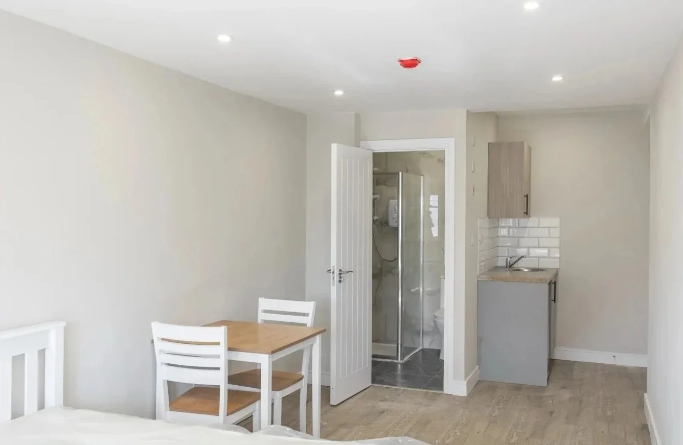 Flat Barnett Wood Lane in Mole Valley