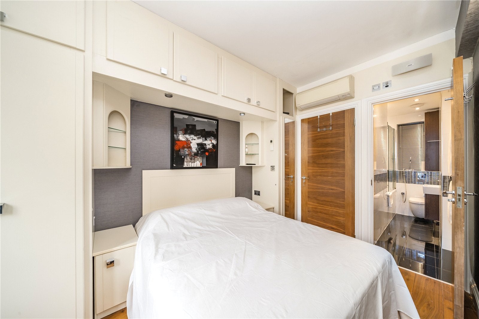 Flat Walpole Street in Greater London